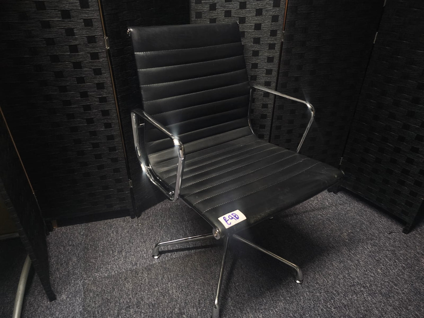 Black leatherette Swivel Meeting Chair- Ribbed Auto-Return Swivel Chair