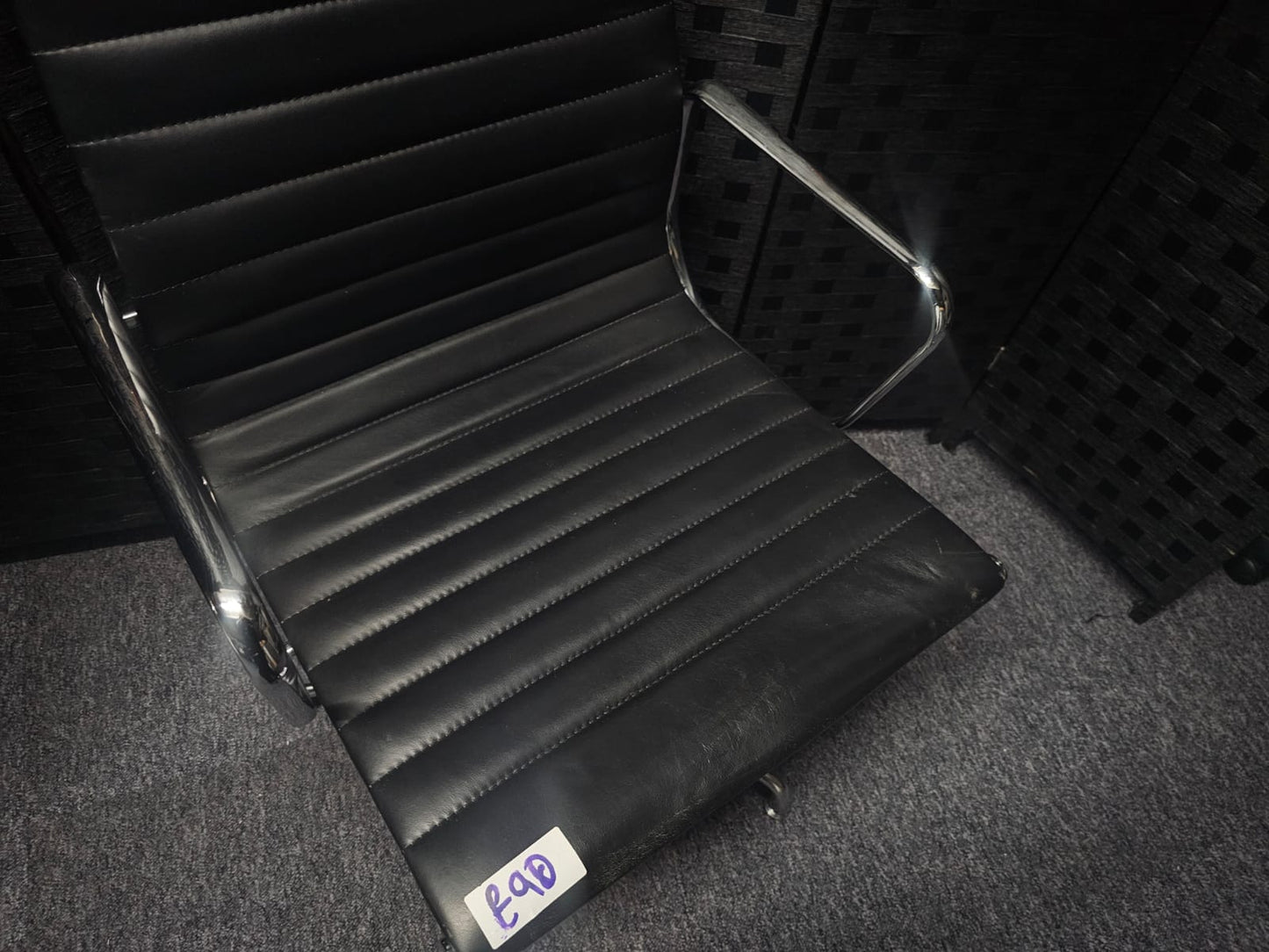 Black leatherette Swivel Meeting Chair- Ribbed Auto-Return Swivel Chair