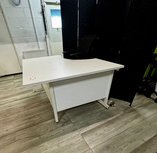Second hand Lshape desk White 140cm x 120cm