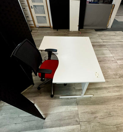 Second hand Lshape desk White 140cm x 120cm
