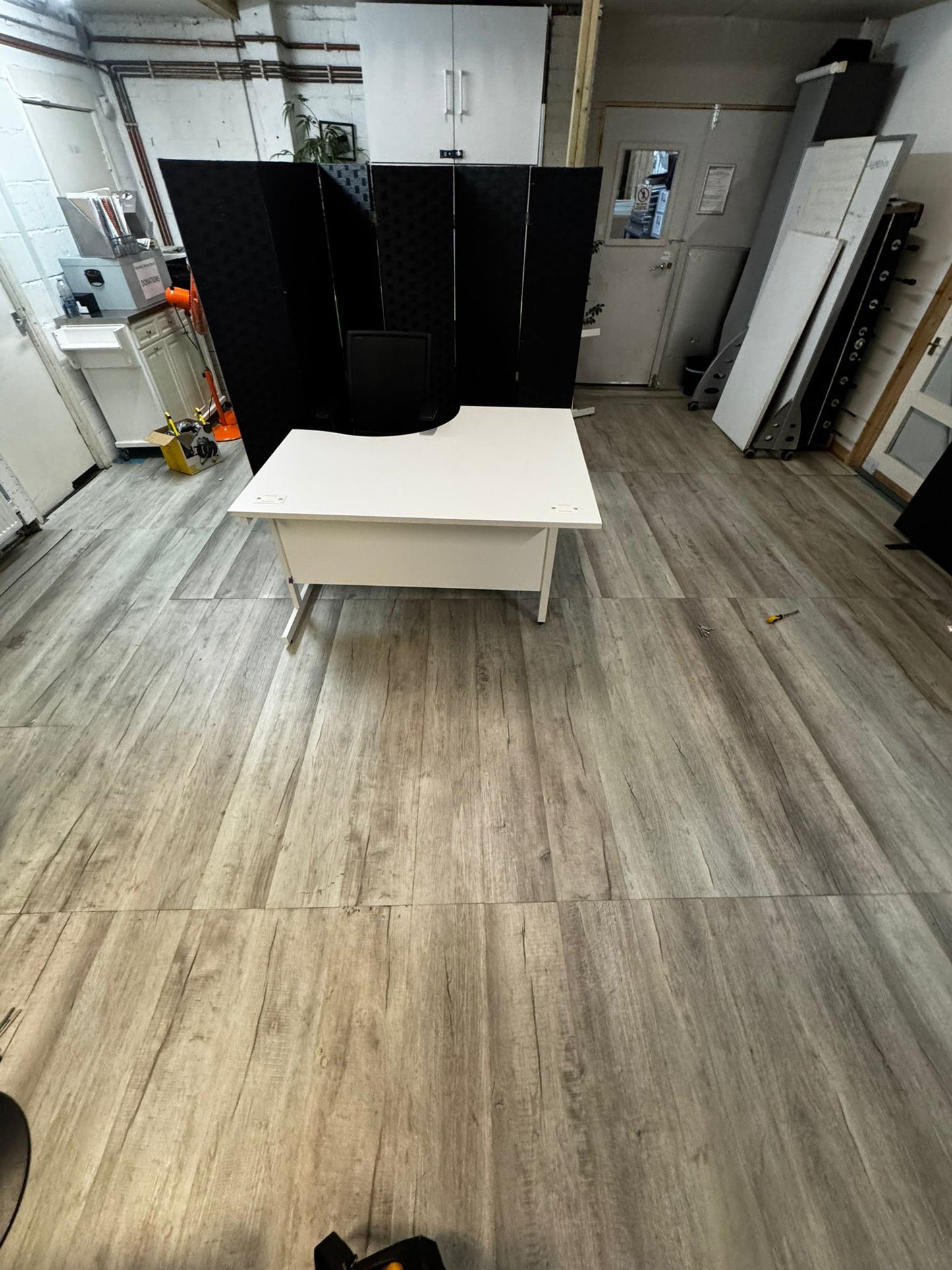 Second hand Lshape desk White 140cm x 120cm