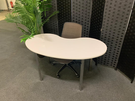 Used Ikea bean table office desk white 140cm x 69cm