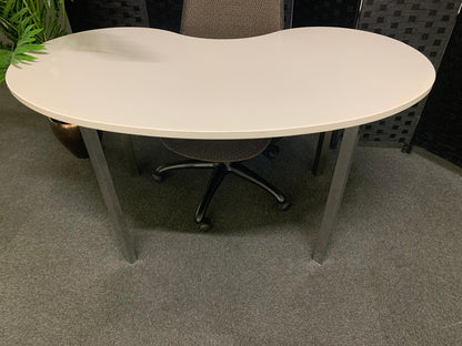 Used Ikea bean table office desk white 140cm x 69cm