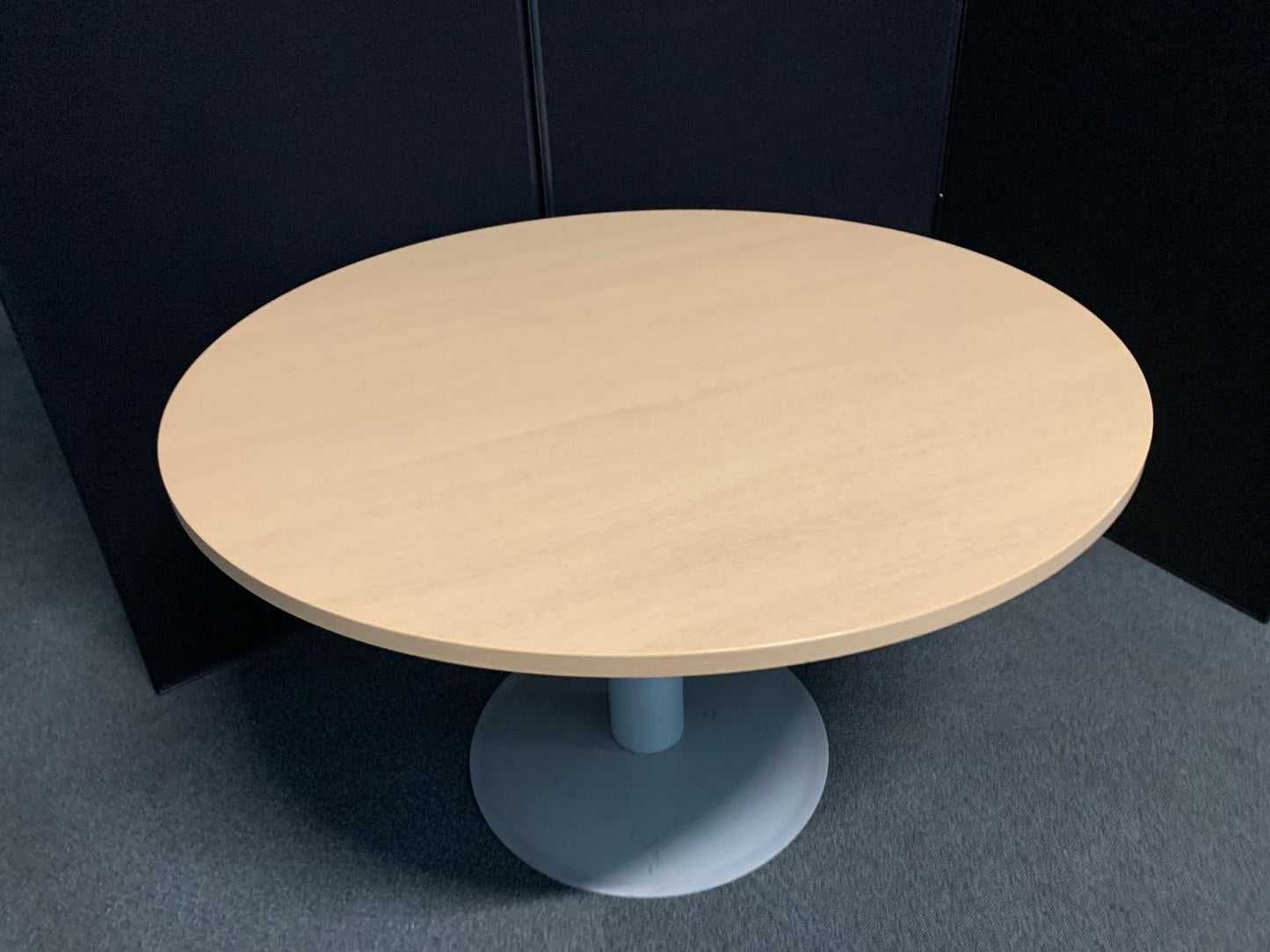 Used breakout table 120cm - Brown