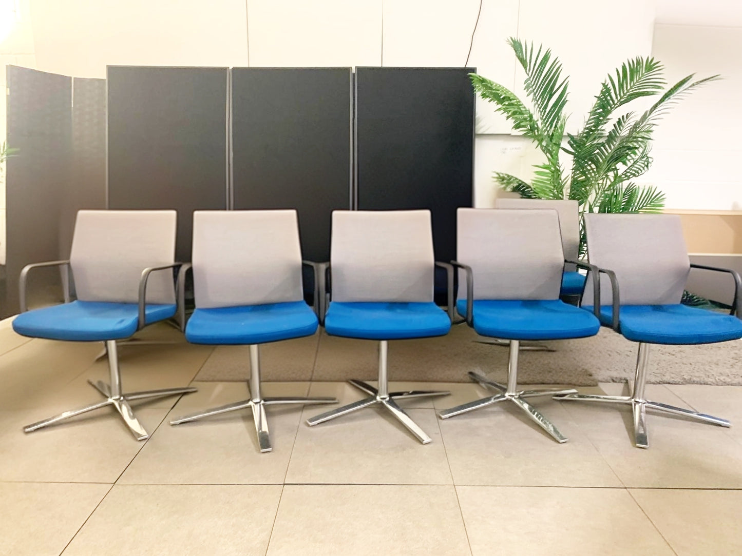 Used Orangebox Workday WD-CFA Meeting chair Blue Grey