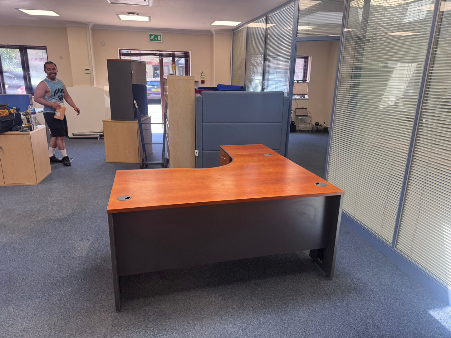 Used Desk Dark  Wood finish Lshape excutive desk 160cm x 120cm Panel leg and matching drawer
