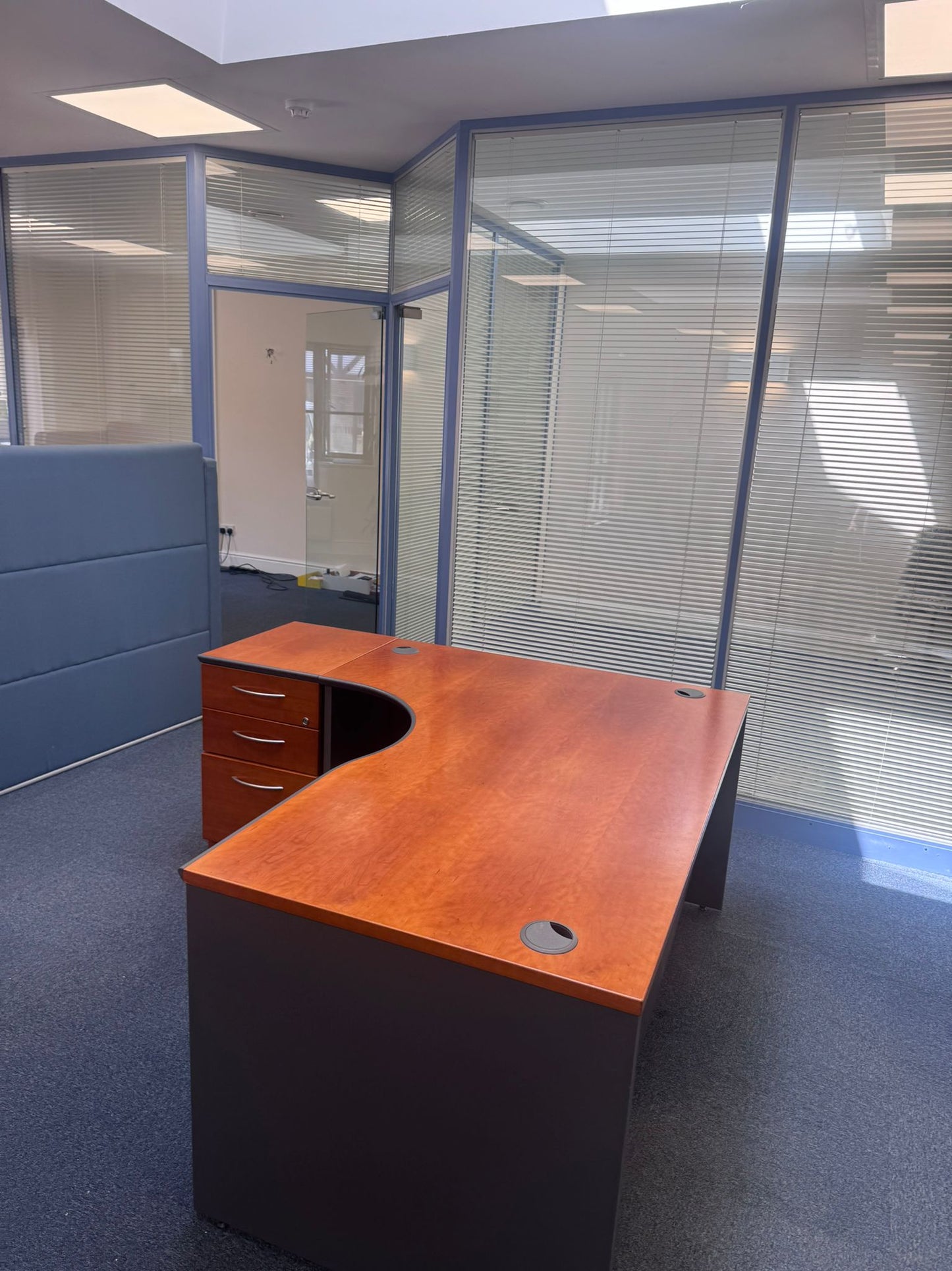 Used Desk Dark  Wood finish Lshape excutive desk 160cm x 120cm Panel leg and matching drawer