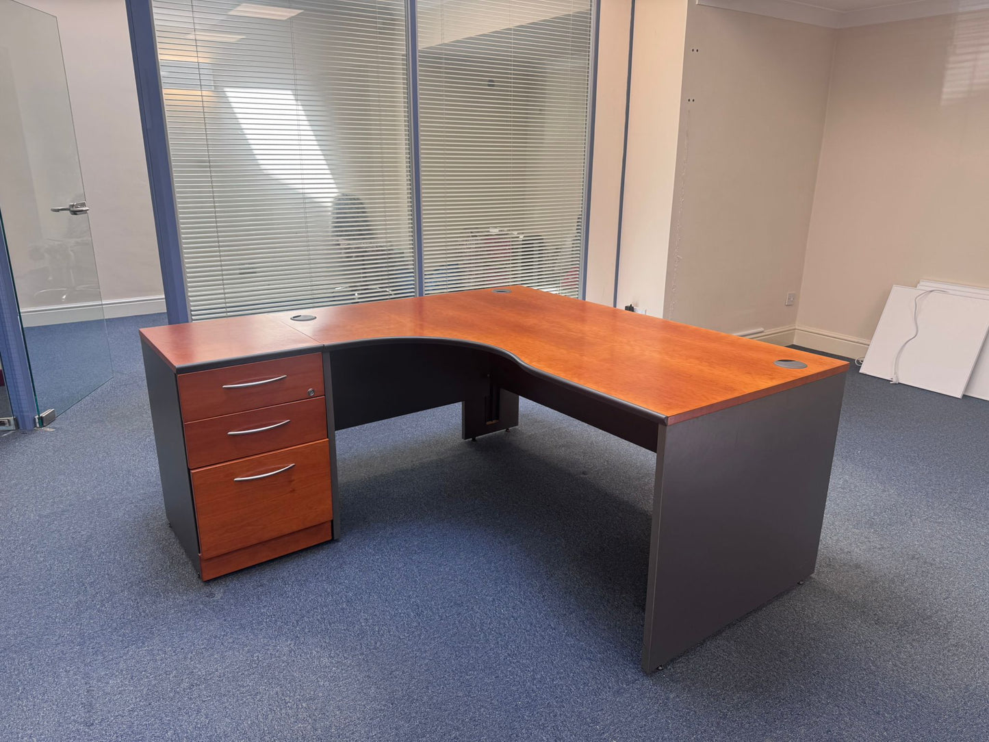 Used Desk Dark  Wood finish Lshape excutive desk 160cm x 120cm Panel leg and matching drawer