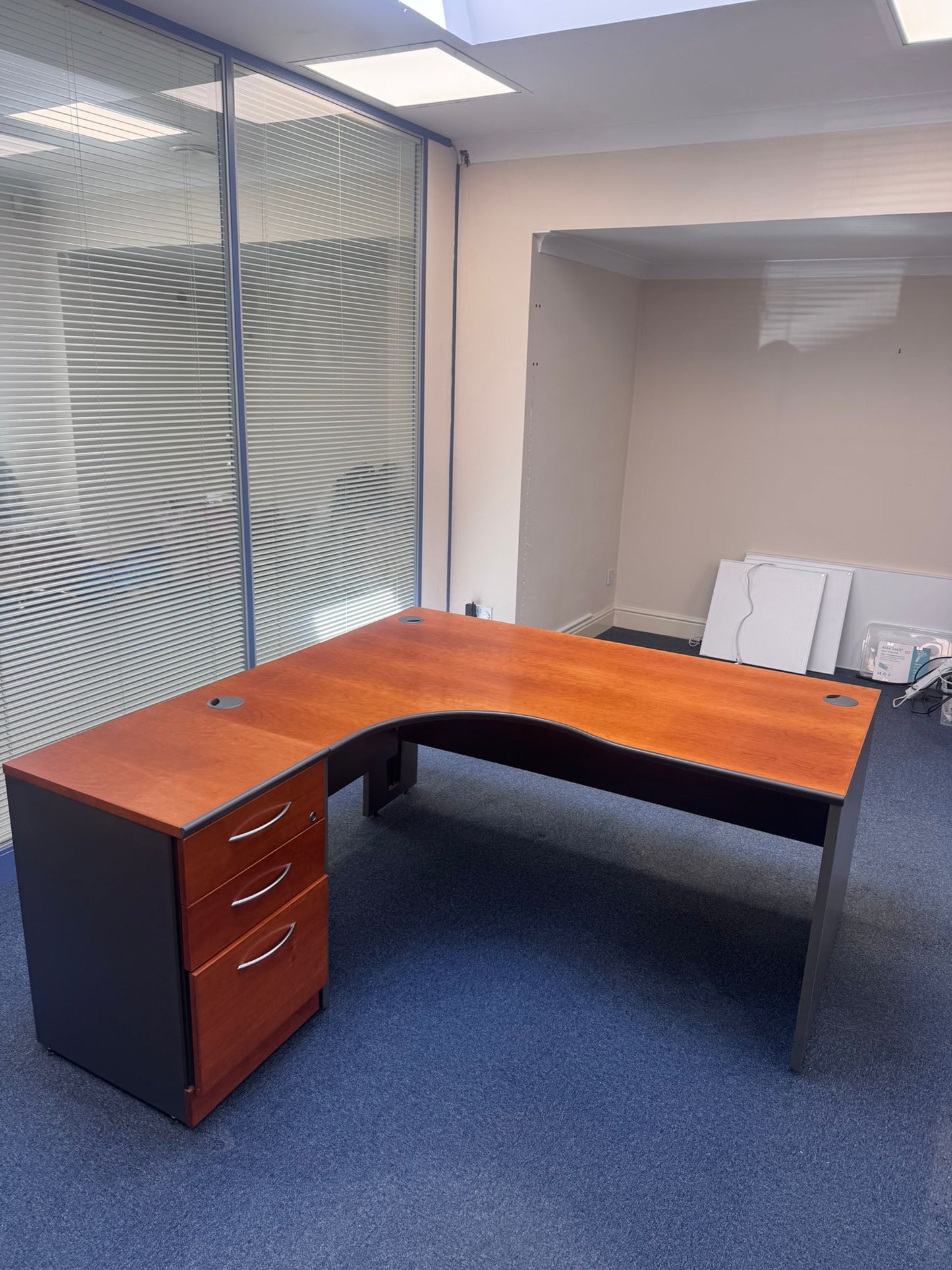 Used Desk Dark  Wood finish Lshape excutive desk 160cm x 120cm Panel leg and matching drawer