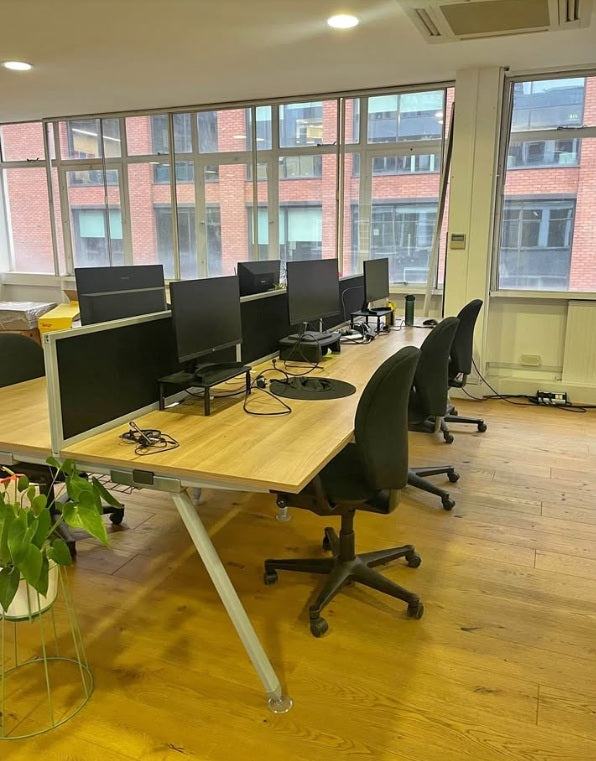 Pre-Owned Wood Top Finish Desk/s 6 Pods 120cm x 80cm each desk with Black Dividers