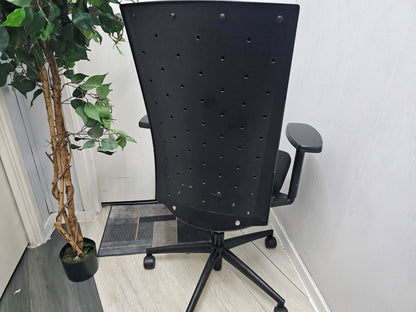 Black Office Swivel chair in croydon, adjustable ergonomic home office desk chair