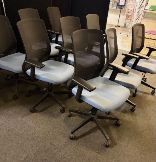Used  MESH BACK BLUE OPERATORS ERGONOMIC SWIVEL DESK OFFICE ADJUSTABLE CHAIR DESK