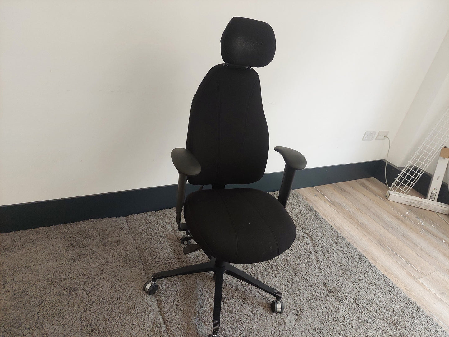 Adjustable ergonomic black desk chair Malmstolen