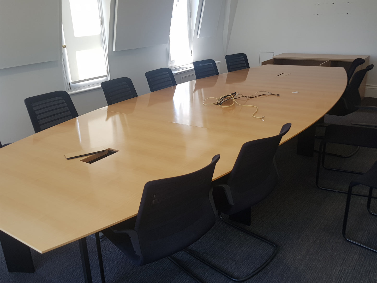 LARGE WOOD FINISH OFFICE TABLE AND 10 BLACK CANTILEVER CHAIRS