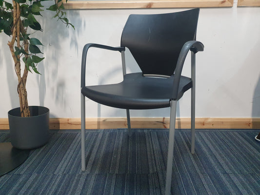 office meeting stick chair in black with armrests