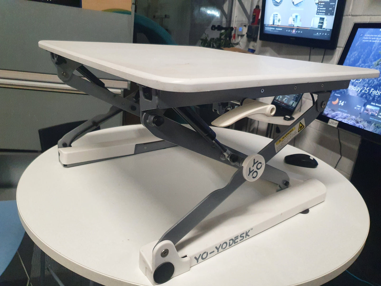 Used Yo yo desk height adjustable white 56 x 70cm