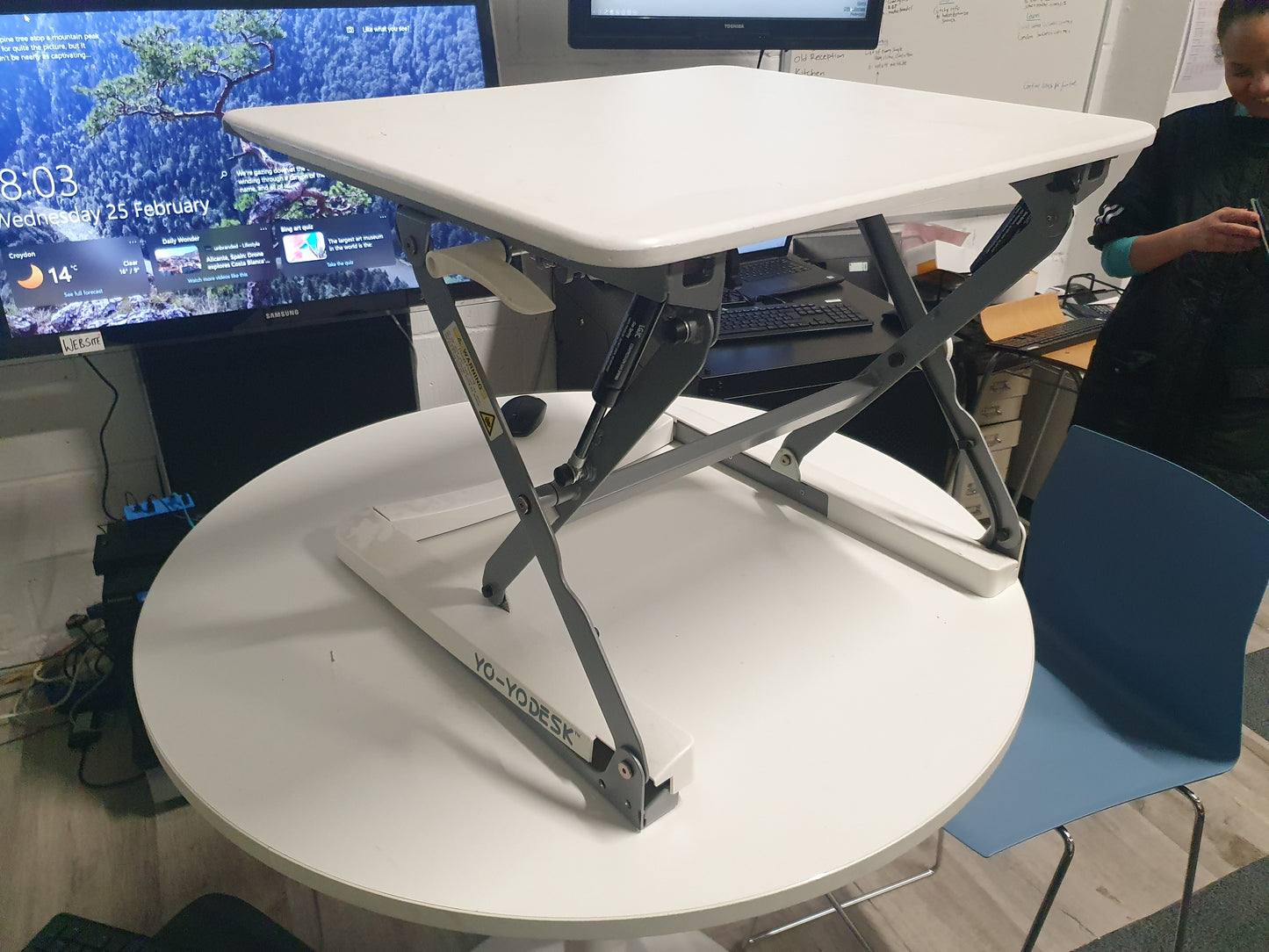 Used Yo yo desk height adjustable white 56 x 70cm