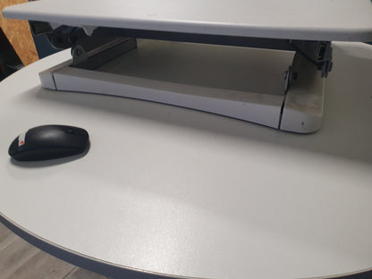 Used Yo yo desk height adjustable white 56 x 70cm