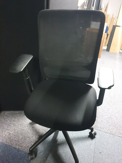 Used Curved Back Black Mesh Swivel chair Besthul