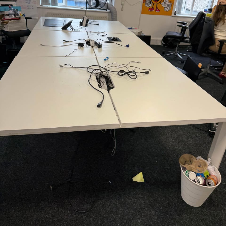 Second hand pod bench desk 4 persons white 119cm or 120cm x 79cm