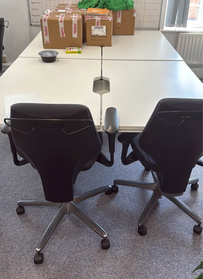 Second hand pod bench desk 4 persons white 119cm or 120cm x 79cm