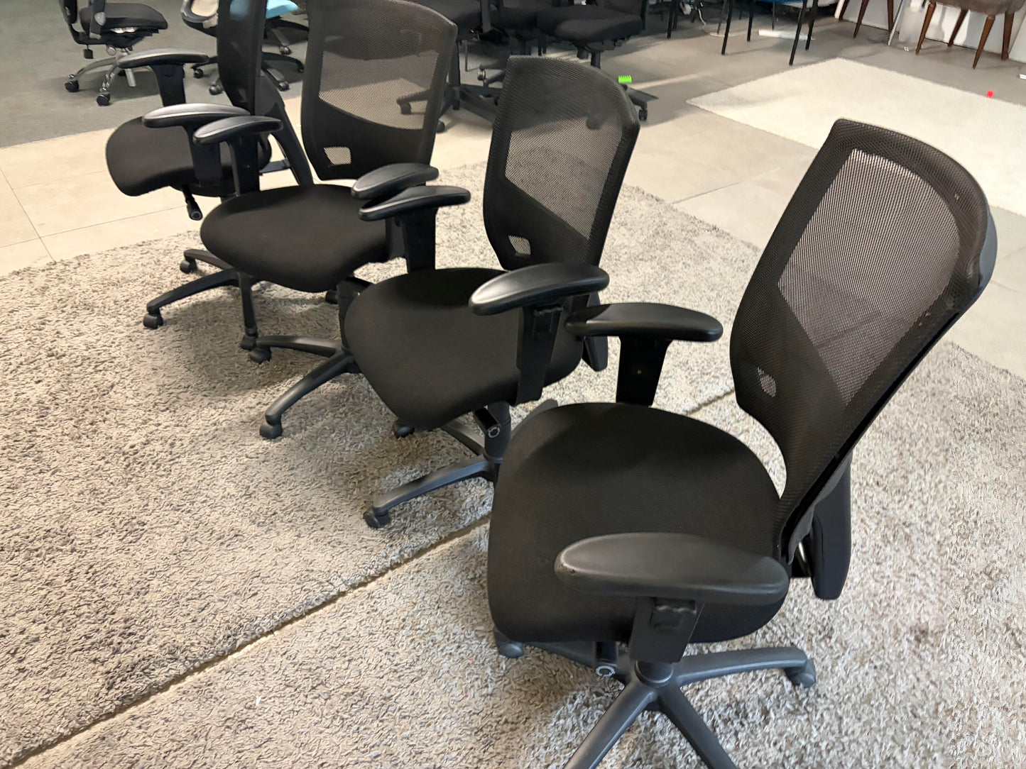 Pre-owned ergonomic swivel chairs on castors