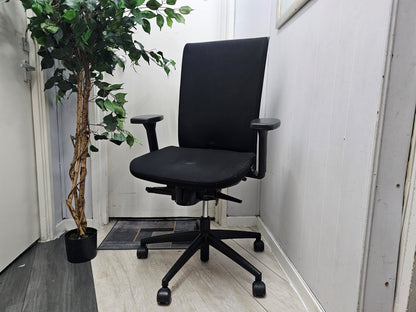 Black Office Swivel chair in croydon, adjustable ergonomic home office desk chair