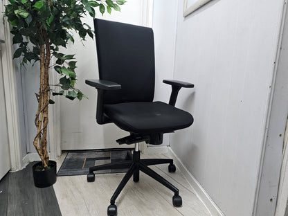 Black Office Swivel chair in croydon, adjustable ergonomic home office desk chair
