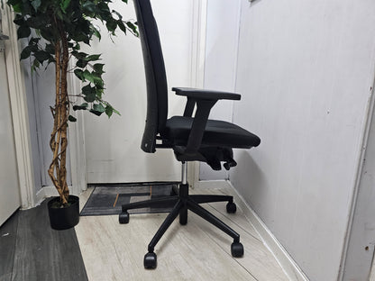 Black Office Swivel chair in croydon, adjustable ergonomic home office desk chair