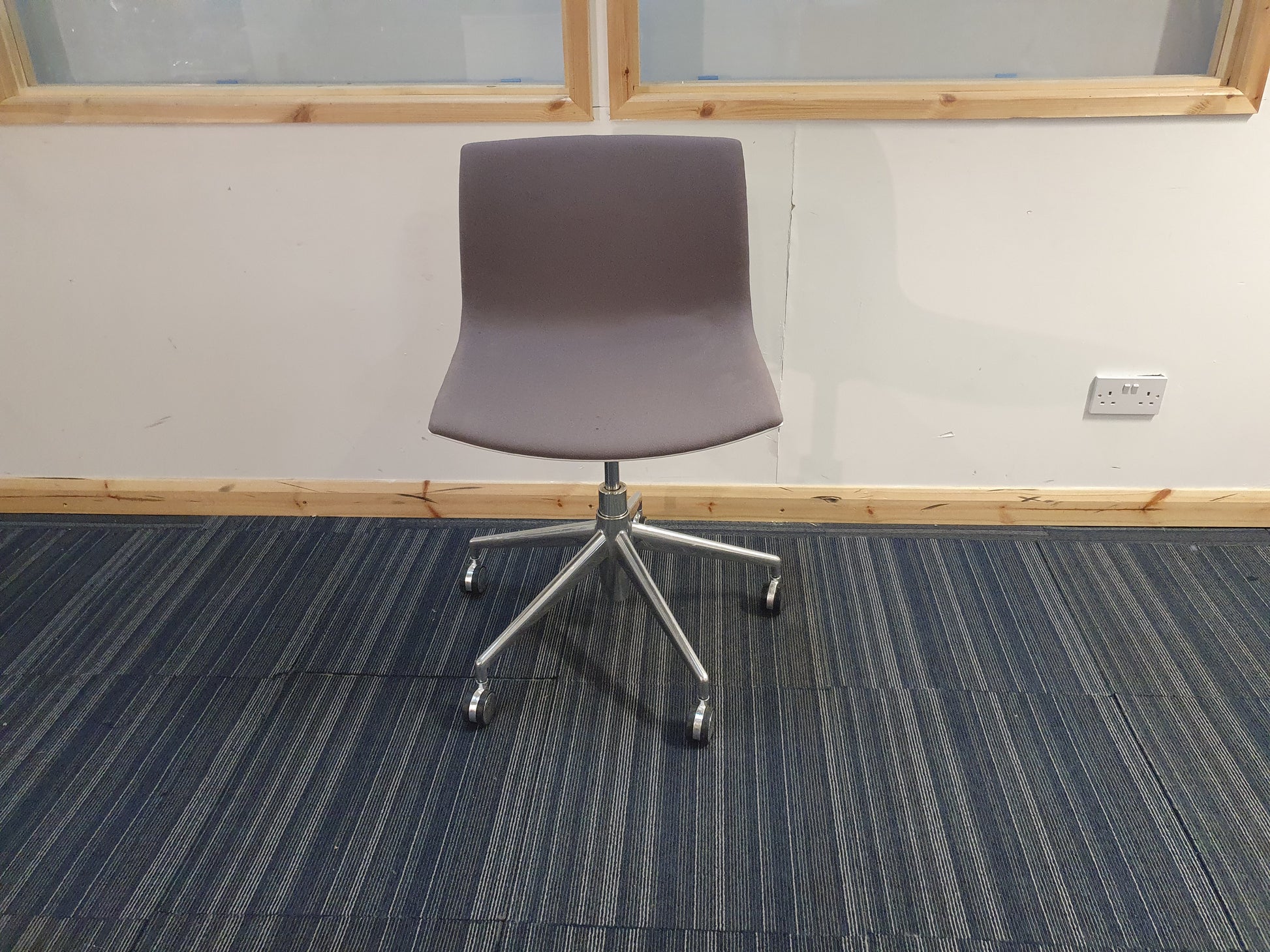 Single Purple Arper Catifa Office Swivel Chair on castors