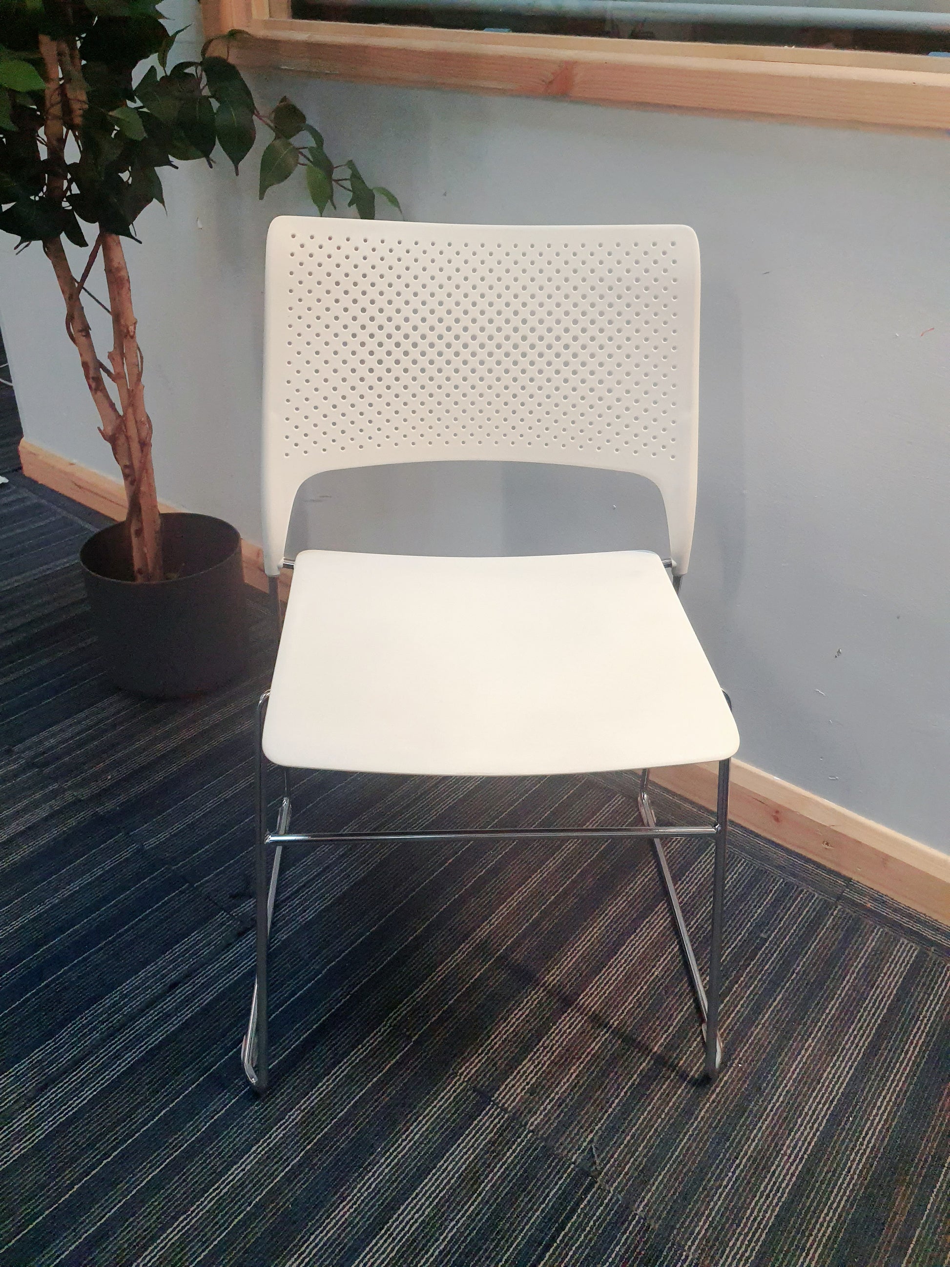 Lightweight Breakout Chair for office